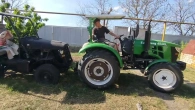 Трактор Euro Feng 454 XL допомогає переставити саморобний трактор