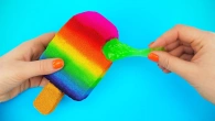 KEEP THIS RAINBOW MOOD WITH CRAFTS