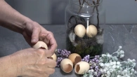 I took moss, twigs and a nest and made incredibly quick and easy Easter decor! Easter crafts