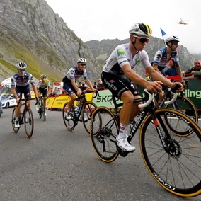 Взлети та падіння на Турмалє. Огляд королівського етапу Вуельти | Тандем