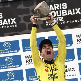 Проколи, падіння, хаос та перемога ван Арта. Підсумки пекельної Париж-Рубе