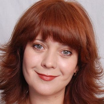 Неля Попова