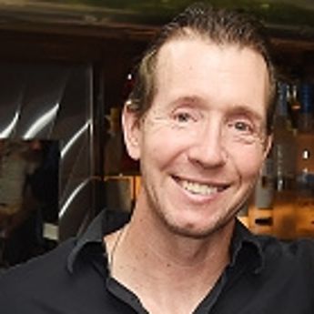 Кріс Ларкін