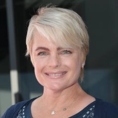 Erika Eleniak