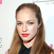 Alexis Knapp