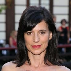 Perrey Reeves
