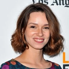 Alexandra Essoe