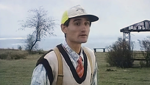 Вишивальниця у сутінках