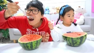 Boram and DDochi Make Giant Watermelon Satisfying Slime