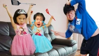 Boram and her sister Play Dress Up