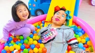 Boram and DDochi play with kiti slide playground